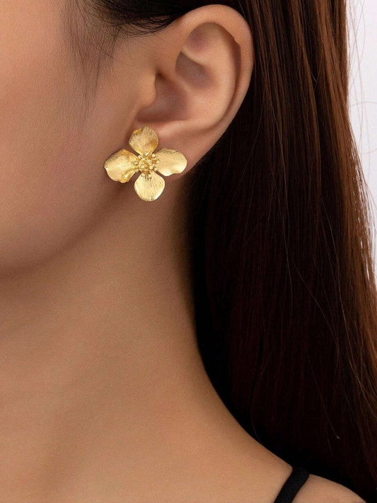 Greylee™ Gold Ring with Elegant Flowers and Romantic Touch