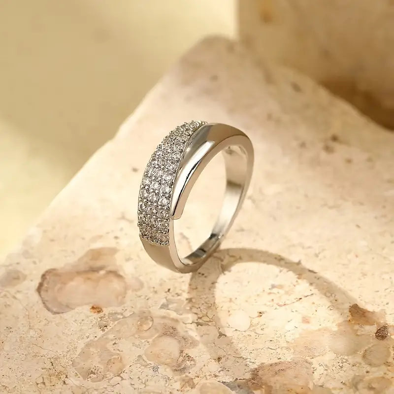 Coralisse™ Minimalist Gold Ring with Elegant Touch