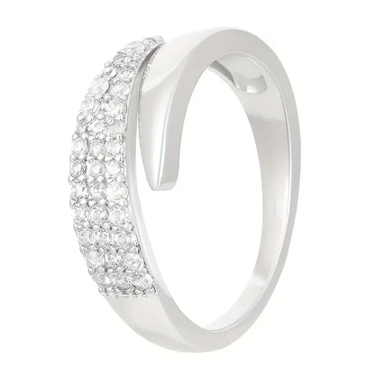 Coralisse™ Minimalist Gold Ring with Elegant Touch