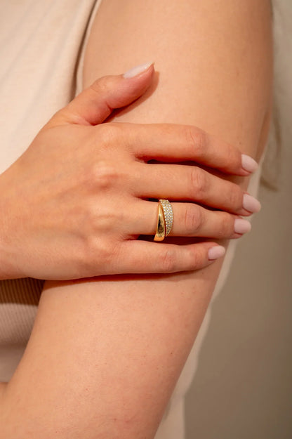 Coralisse™ Minimalist Gold Ring with Elegant Touch